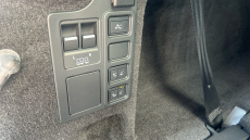 Land Rover Discovery 3.0 D300 S 5dr Auto Diesel Station Wagon